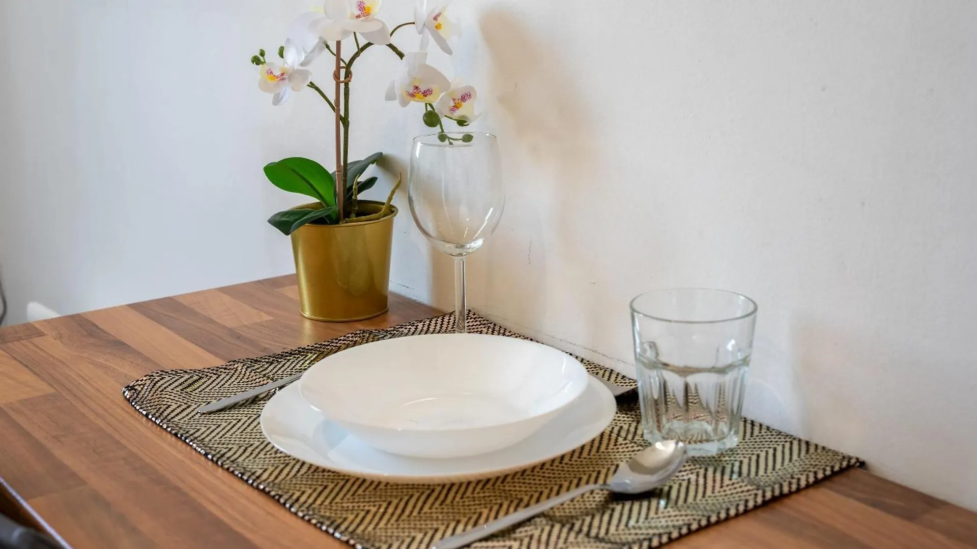 Apartment Central - Bright - Calm Studio For Solo Travellers Budapest Hungary