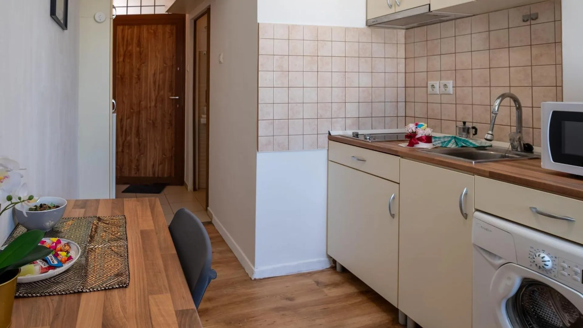 Central - Bright - Calm Studio For Solo Travellers Budapest Hungary